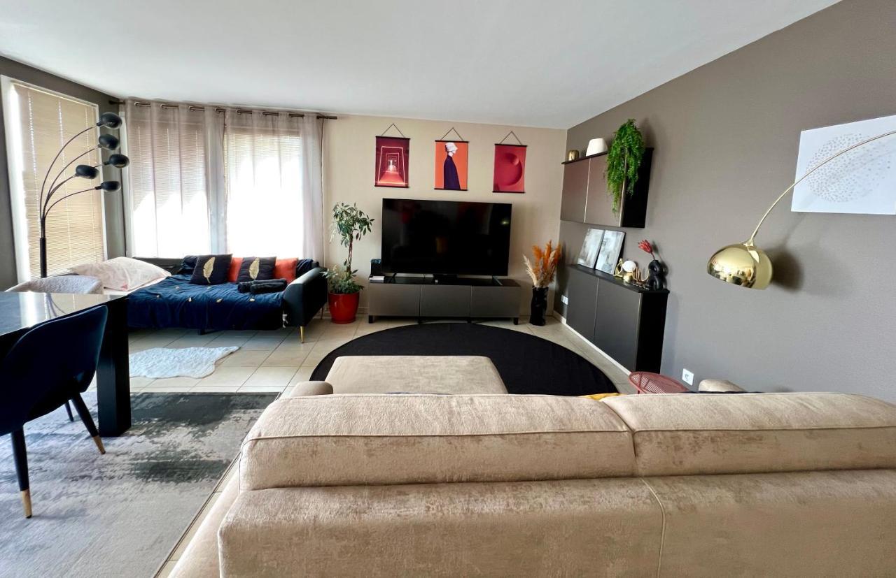 Appartement Climatise 3 Etoiles T3 Chic a Strasbourg Avec Billard Et Terrasse — 4-Star Luxury Hotel in Strasbourg, France