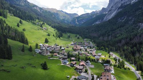 Cesa da Mont - last minute hotel in Canazei