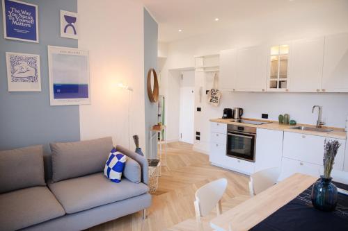 Bright 2 room apartment for friends and relatives — 4-Star Luxury Hotel in Milan, Italy