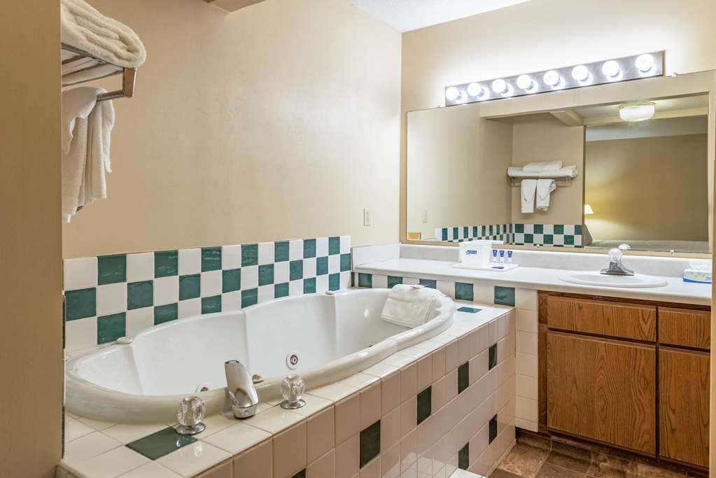 Americas Best Value Inn & Suites St. Marys - photo 15