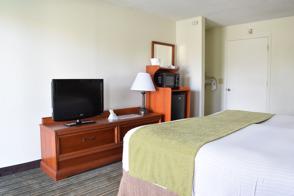 Ramada by Wyndham Savannah Gateway - photo 18