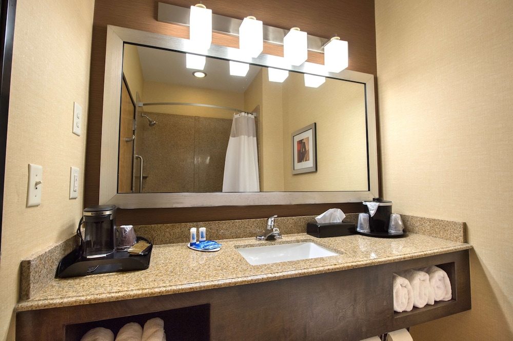 Hampton Inn Gainesville - photo 14