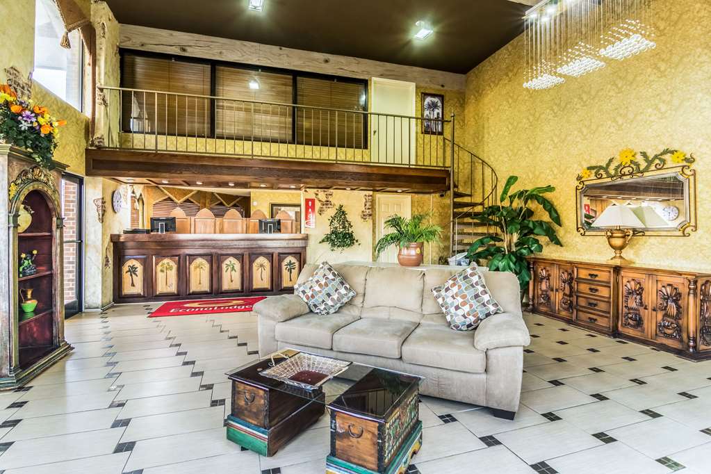 Econo Lodge Whiteville - photo 4