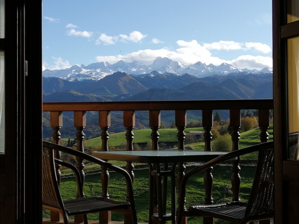 Apartamentos rurales Balcón del Marqués — 4-Star Luxury Hotel in Cangas De Onis, Spain