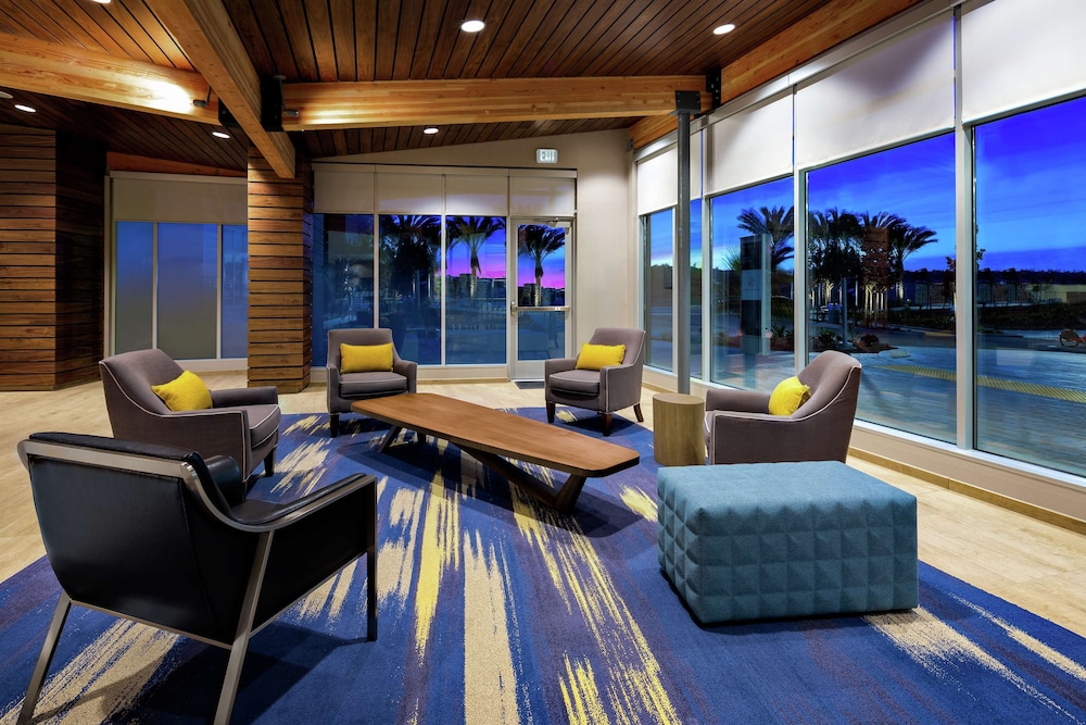 Hampton Inn & Suites San Diego Airport Liberty Station - photo 5