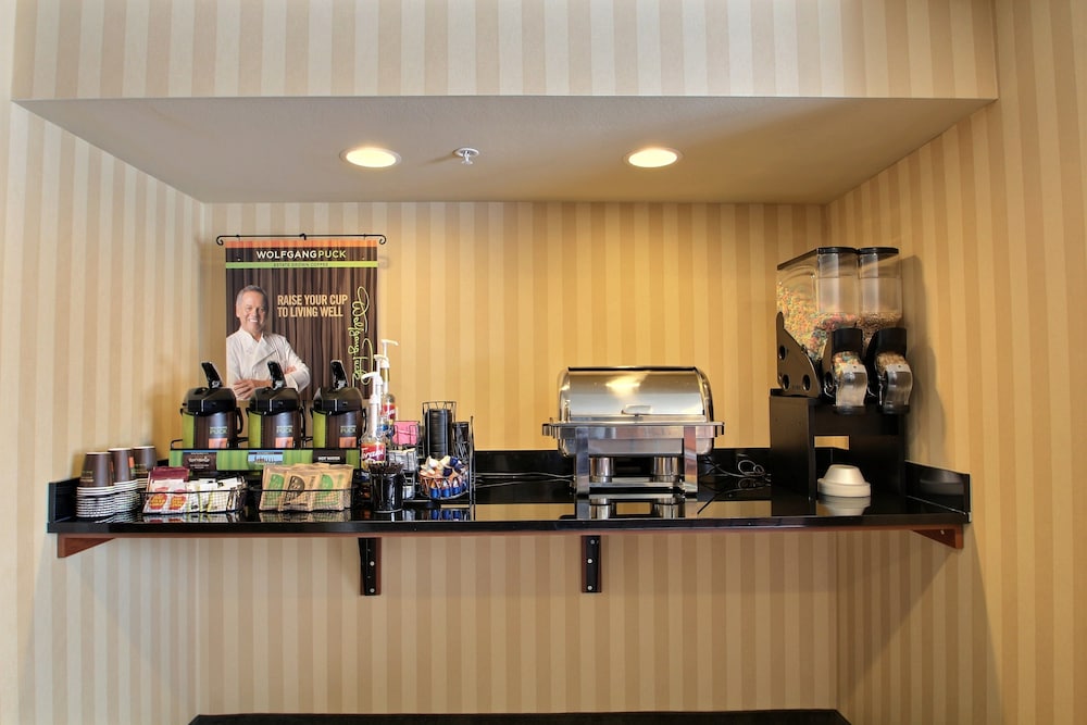 Cobblestone Inn & Suites Brillion - photo 42