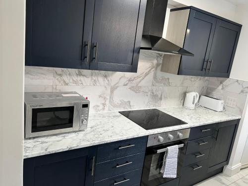 Stunning 3 BED 2BATH house w parking