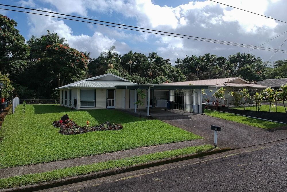 Hilo Hale Kaumana home — 4-Star Luxury Hotel in Hilo, United States