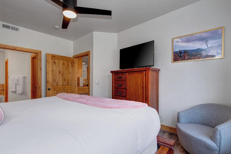 Fox Pointe At Redstone By Lespri Management - photo 24