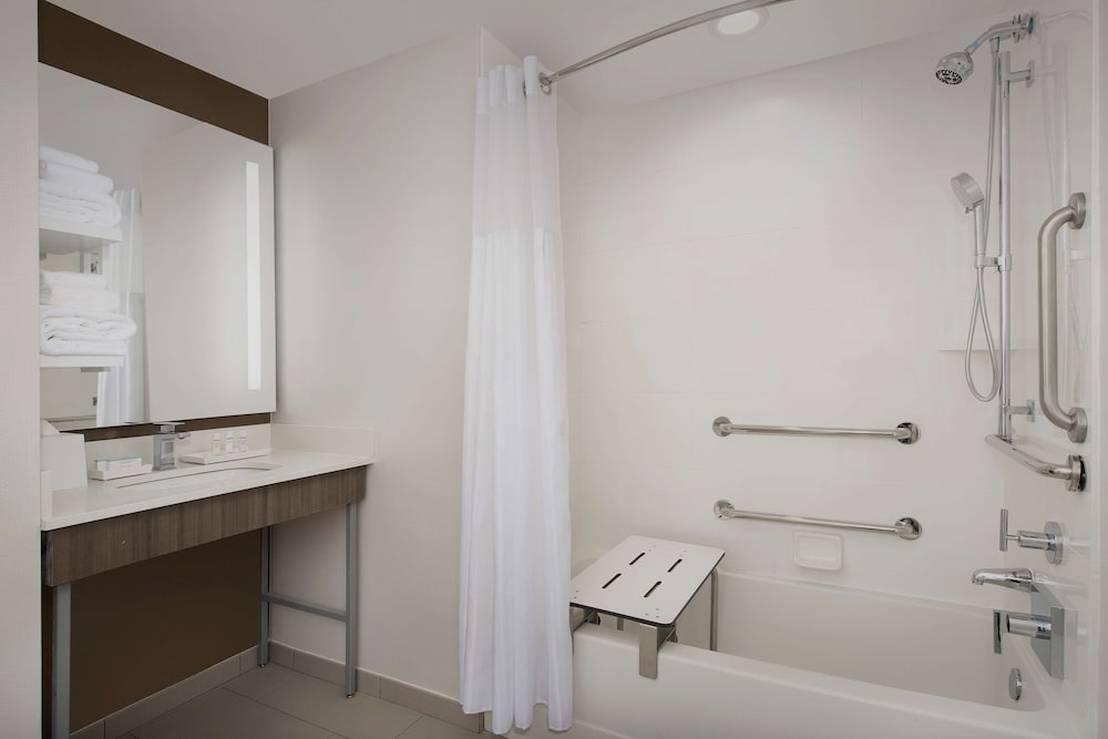 Hilton Garden Inn Columbia Airport - photo 31