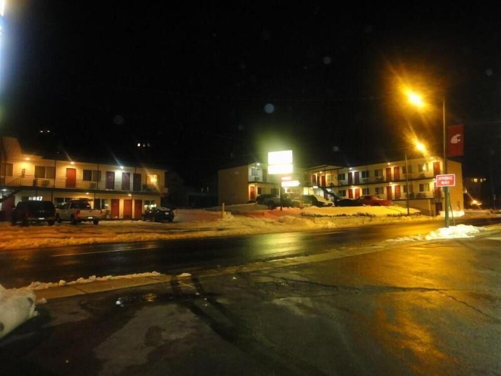 Pine Lodge Motel - photo 11