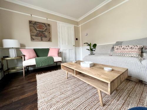 Central Dartmouth 3 Bed Home — 4-Star Luxury Hotel in Dartmouth, United Kingdom