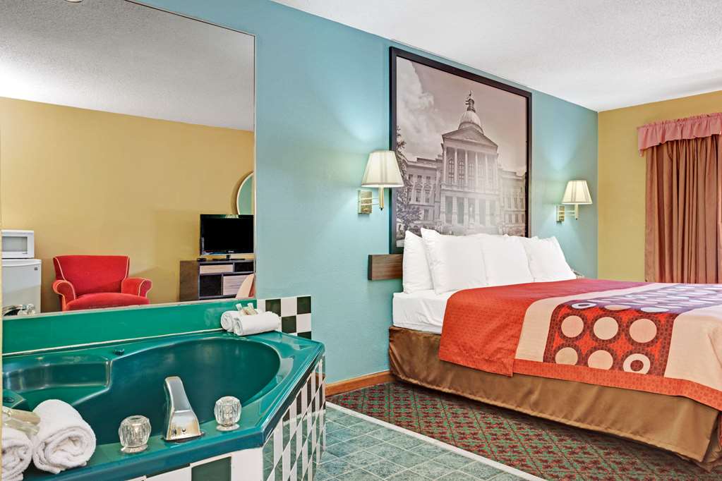 Super 8 by Wyndham Forest Park - photo 12