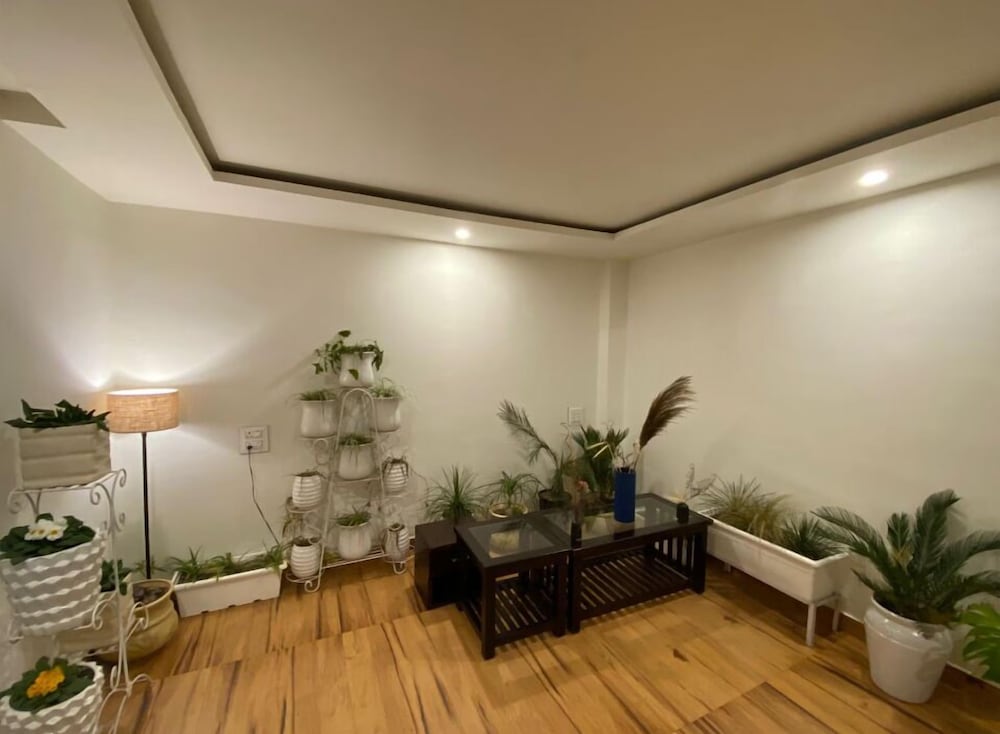 Dojee's Cottages - carbon neutral hotel in Srinagar