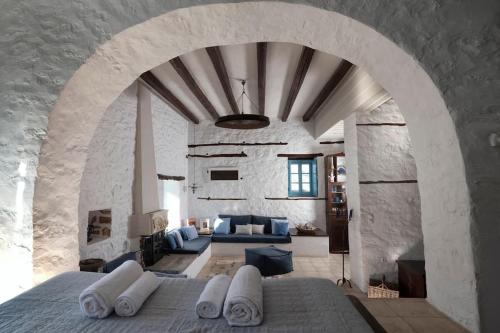 1620 Historical Stone Manor in Ydra, Greece