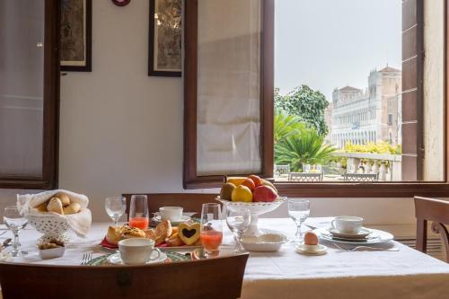 Ca' Dei Cuori on the Grand Canal — 4-Star Luxury Hotel in Venice, Italy