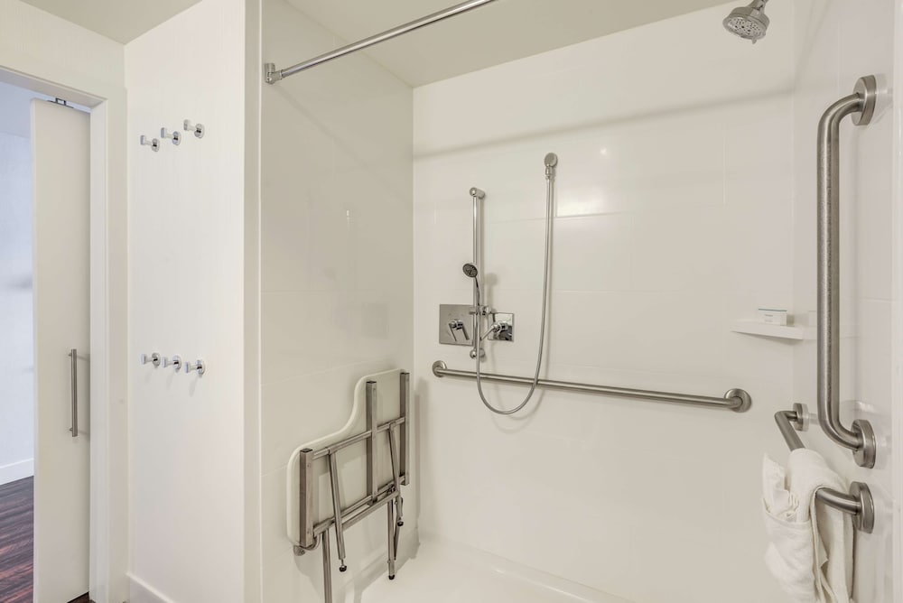 Hampton Inn & Suites Boston Waltham - photo 21