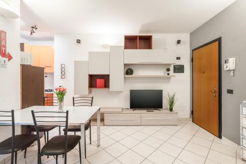 Forum Assago 5 Min Apt with Double Terrace — Rozzano — photo 2