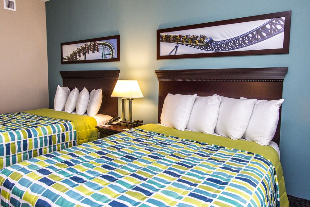 Cedar Point's Express Hotel - photo 4