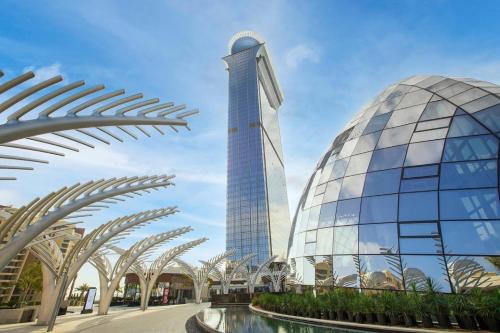 Palm Tower Luxury 1BR Sea View Suites with 5 Star Hotel Amenities — 4-Star Luxury Hotel in Dubai, United Arab Emirates