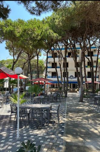 Hotel Ylberi in Golem, Albania