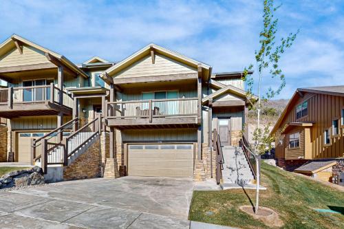 High Line View - carbon neutral hotel in Kamas