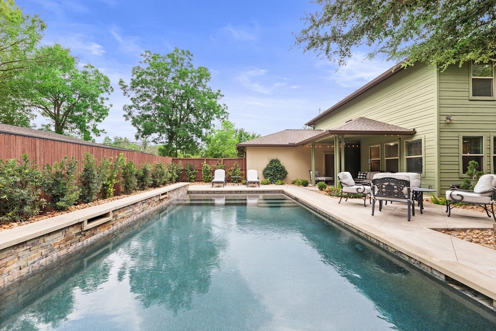 Large South Austin Home with a Pool — 4-Star Luxury Hotel in Austin, United States