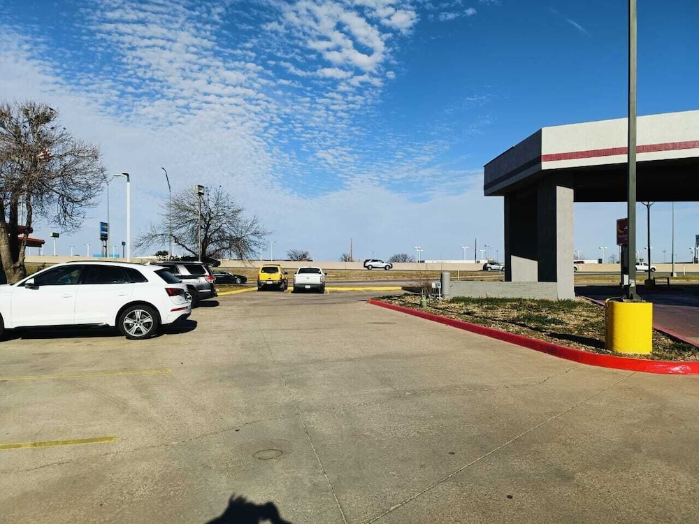 Travelers inn by OYO Wichita Falls - photo 38