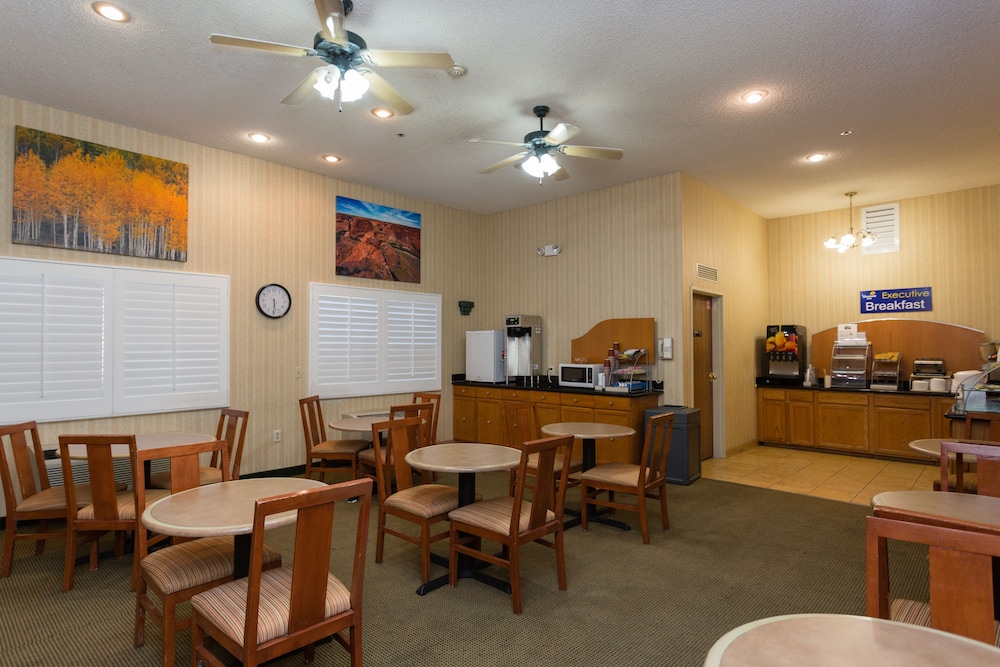 Vagabond Inn Executive Green Valley - photo 26