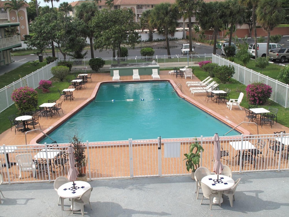Boca Inn - carbon neutral hotel in Boca Raton