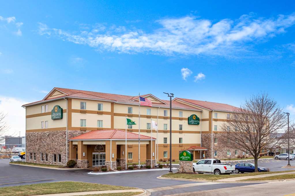 La Quinta Inn & Suites by Wyndham Rockford - photo 2