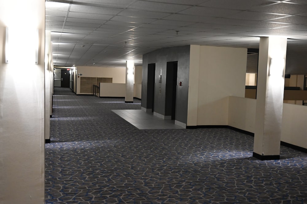 Atrium Hotel and Suites - photo 44
