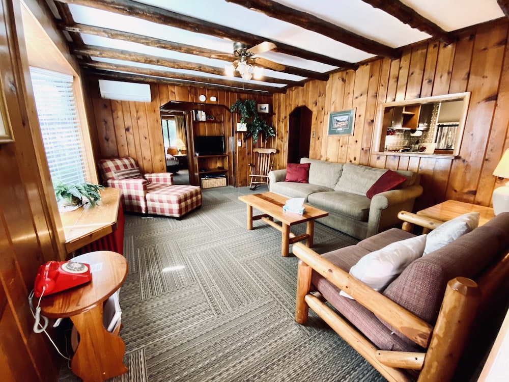 Foot of the Mountain Motel - photo 25