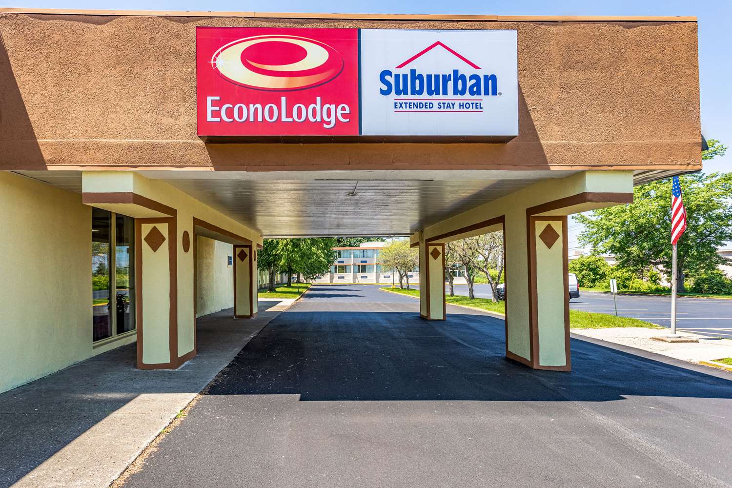 Econo Lodge - photo 7