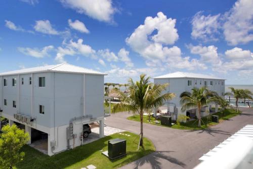 Steps to the Ocean and Heated Pool in Marathon, United States