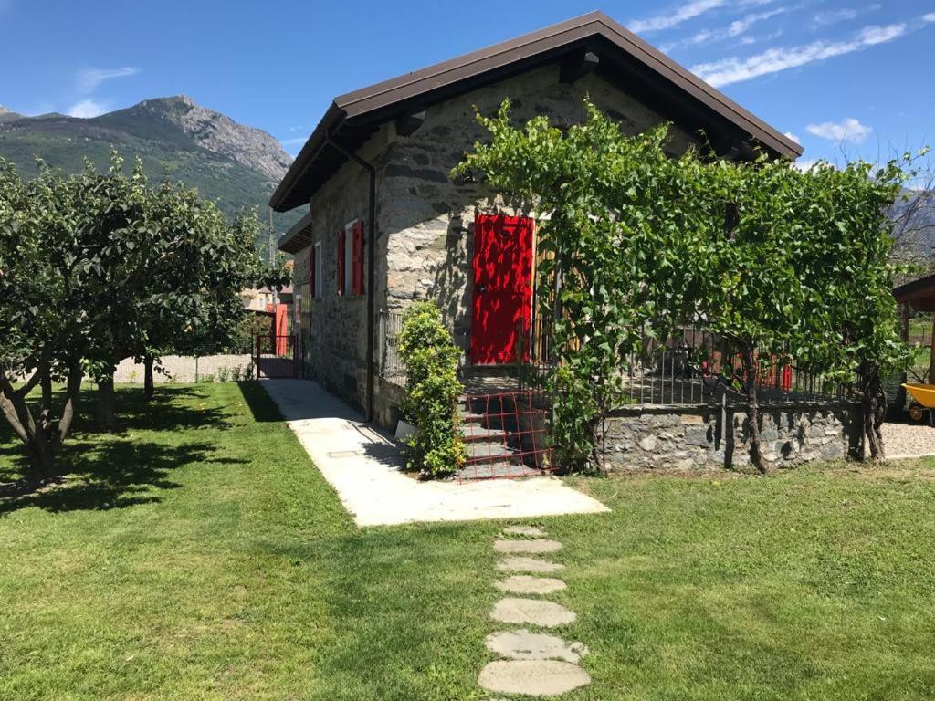 La Casetta di Biancaneve Valtellina E Lago di Como — hotel in Dubino