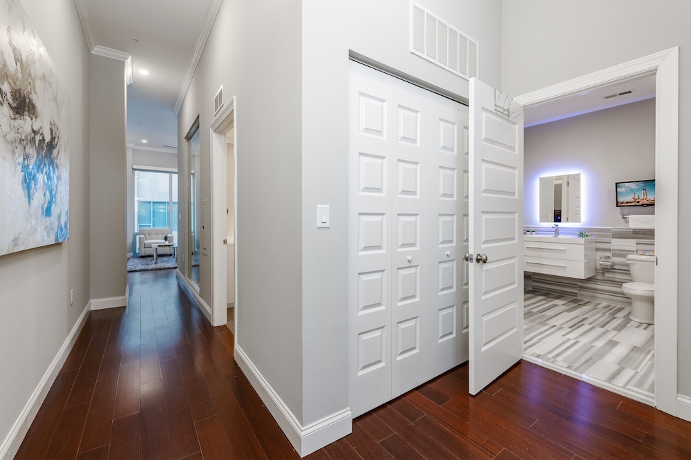 Global Luxury Suites Downtown Pittsburgh - photo 15