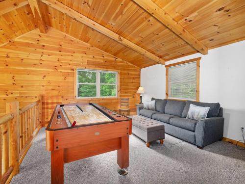 Mountain Air Hot Tub Fire Pit in Bryson City, United States