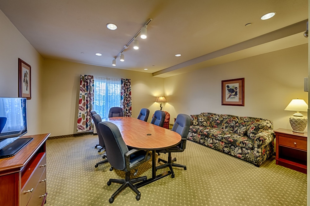 Triple Play Resort Hotel & Suites - photo 45
