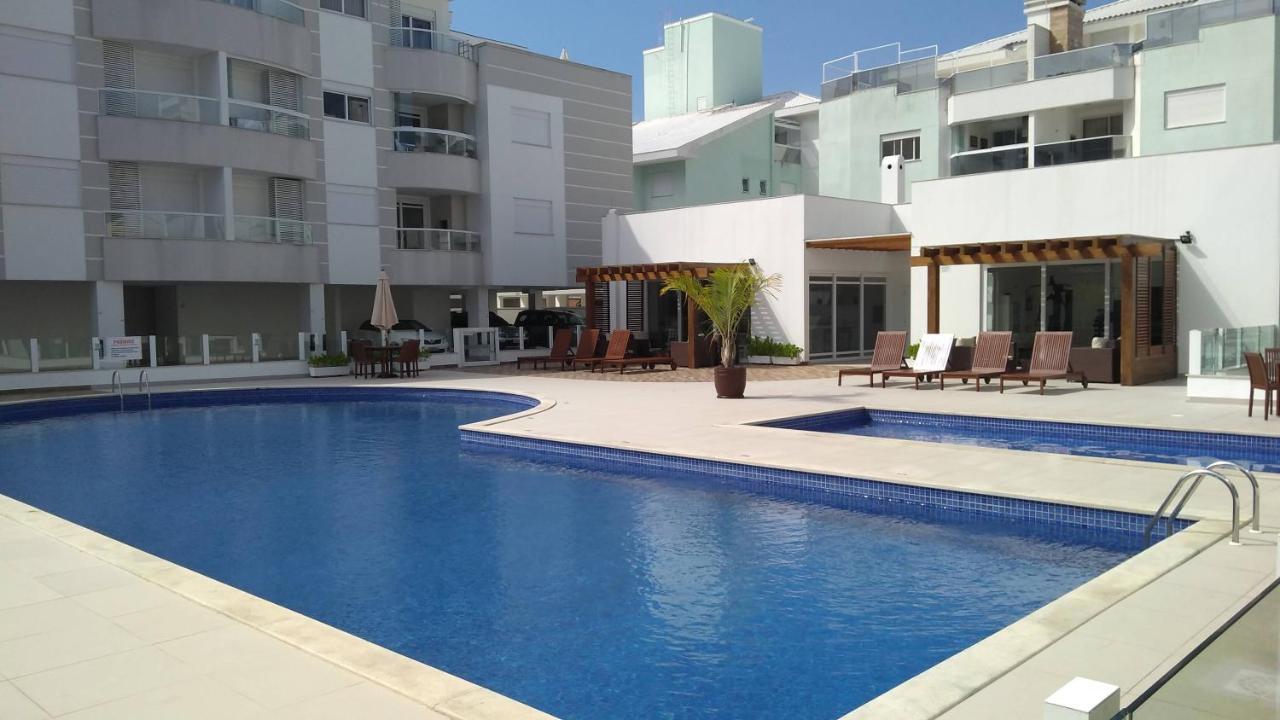 Apartamento Frente Para a Piscina a Uma Quadra Da Praia — 4-Star Luxury Hotel in Florianopolis, Brasil