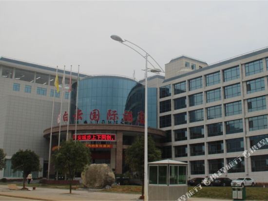 Baiyun International Hotel — hotel in Rulin