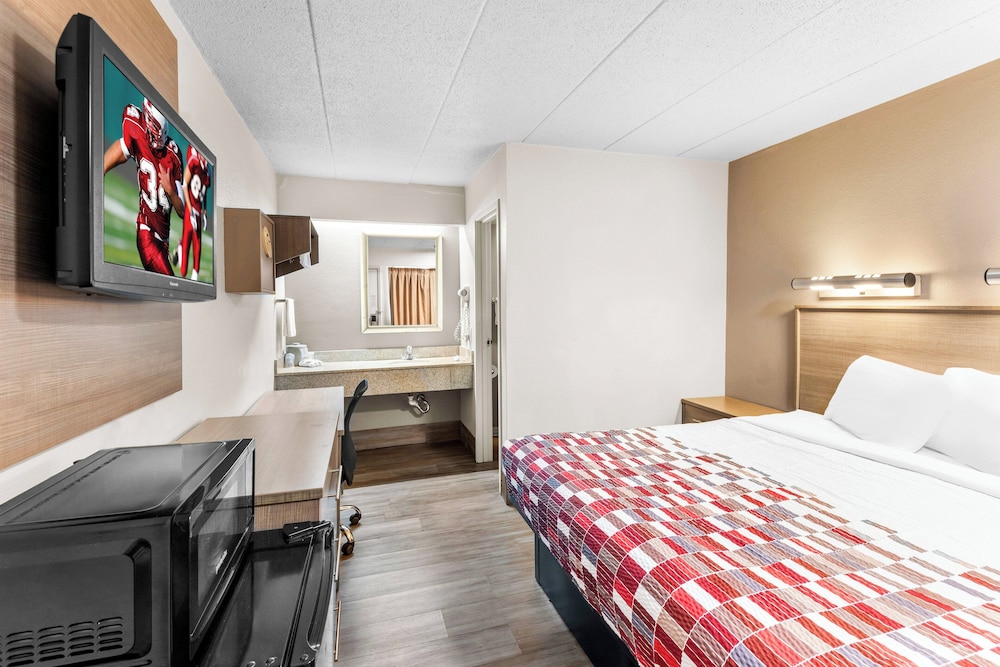 Red Roof Inn Indianapolis North College Park - photo 18