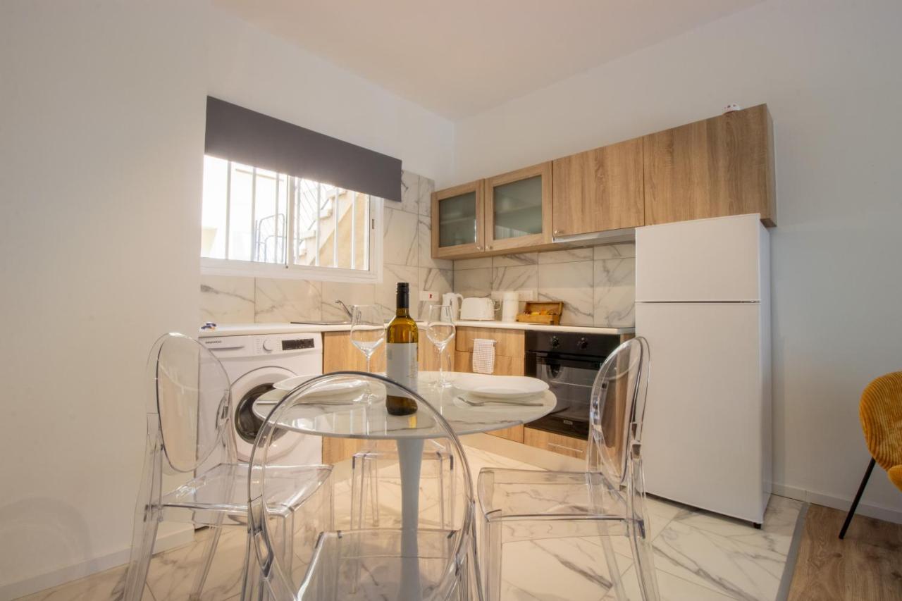 Modern 2br Steps From Beach