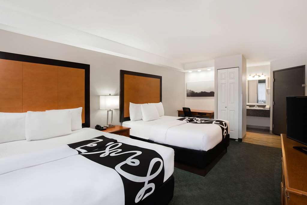 La Quinta Inn by Wyndham Everett - photo 15