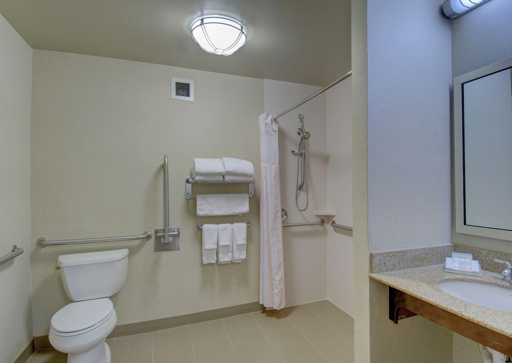 Hilton Garden Inn Norwalk - photo 36