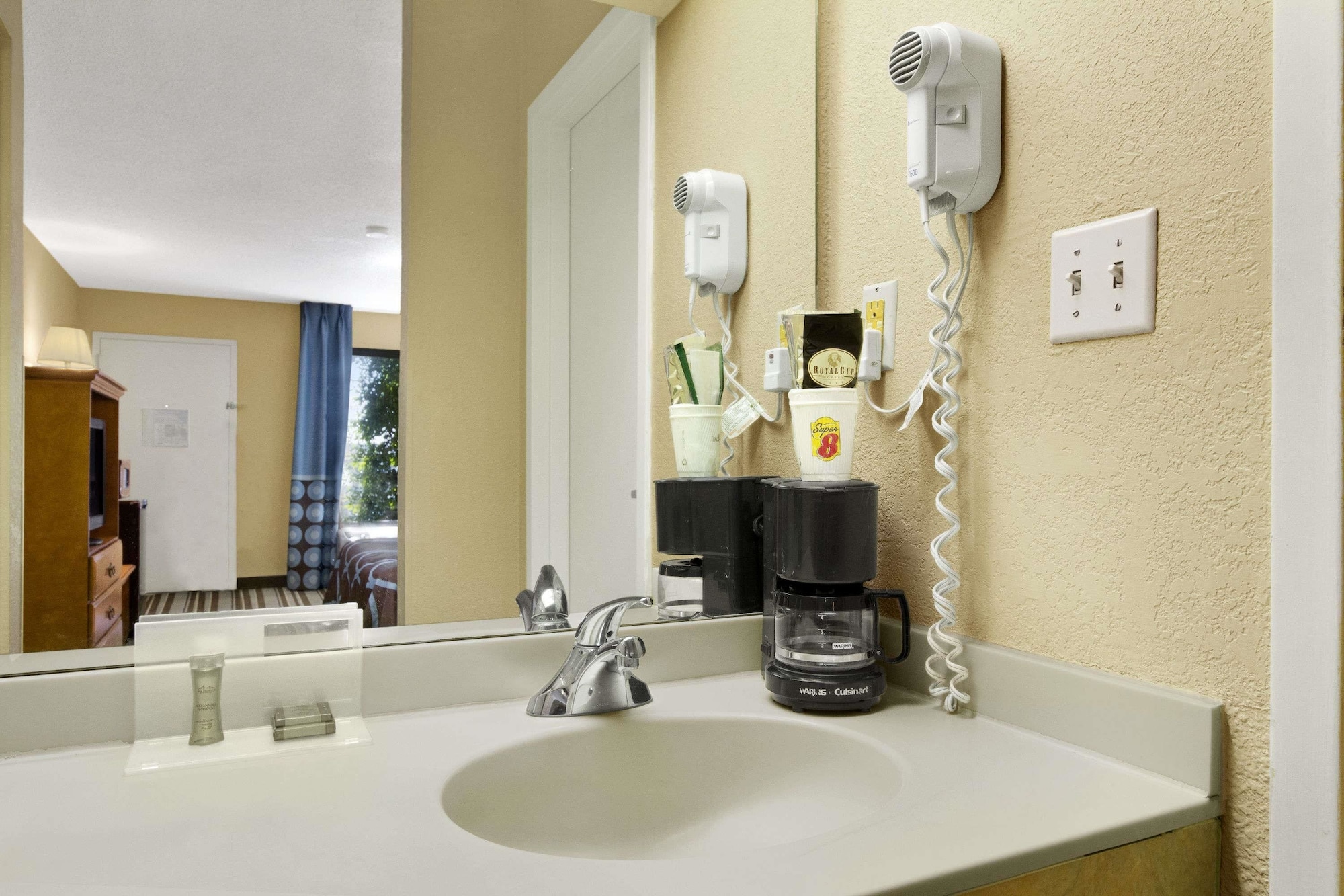 Super 8 by Wyndham Oxford - photo 4