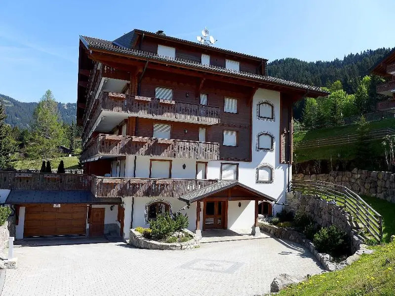 Rhodonite Inh 24632 in Ollon, Switzerland