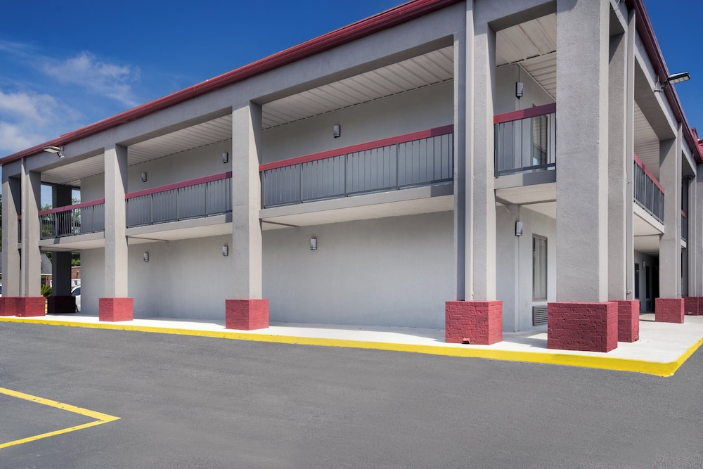 Red Roof Inn & Suites Statesboro University - photo 39
