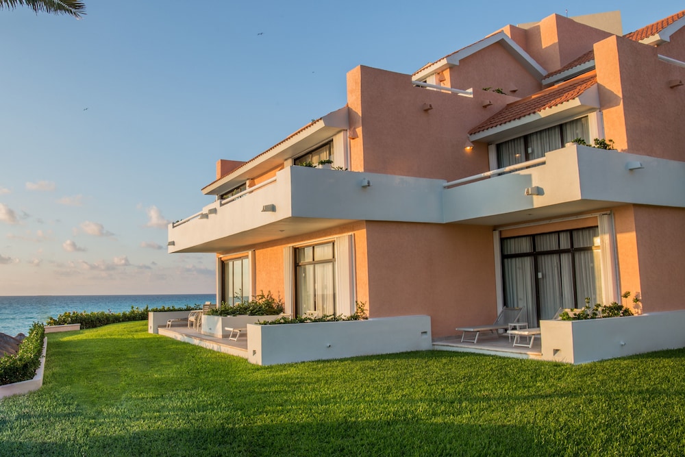 Family 3 Bedroom Ocean Villa All Inclusive in Cancun, Mexico