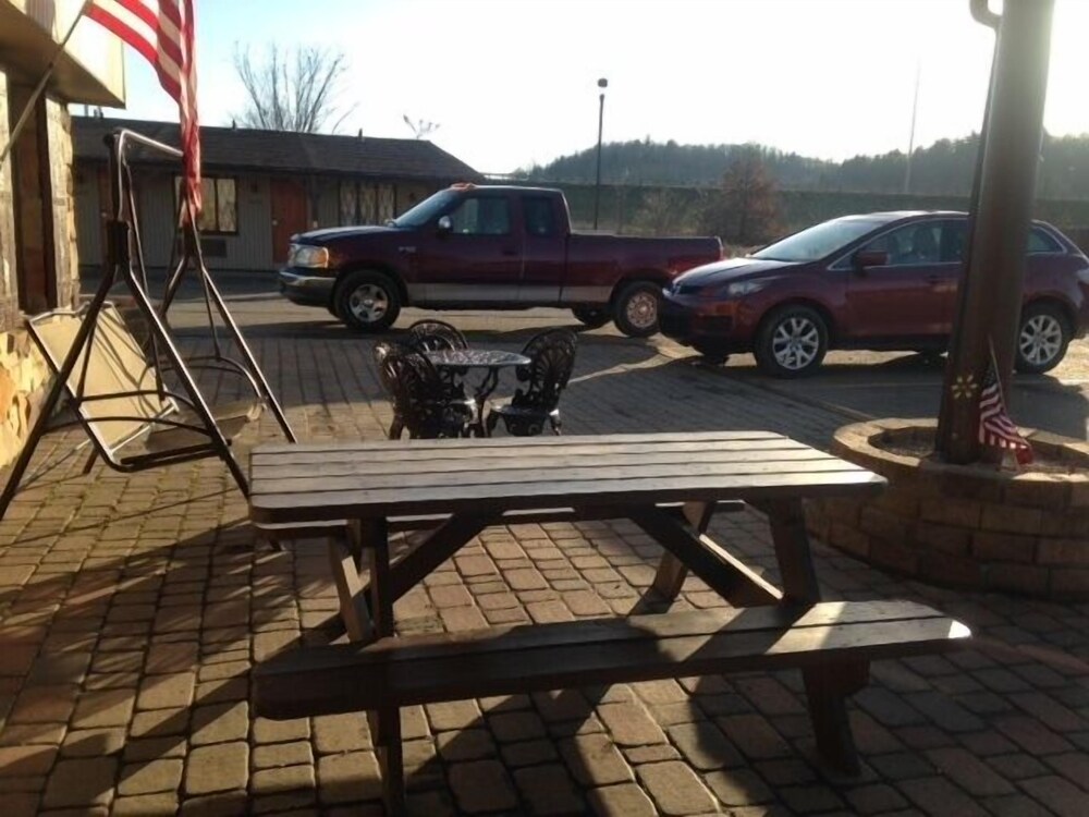 Deer Creek Motel - photo 16